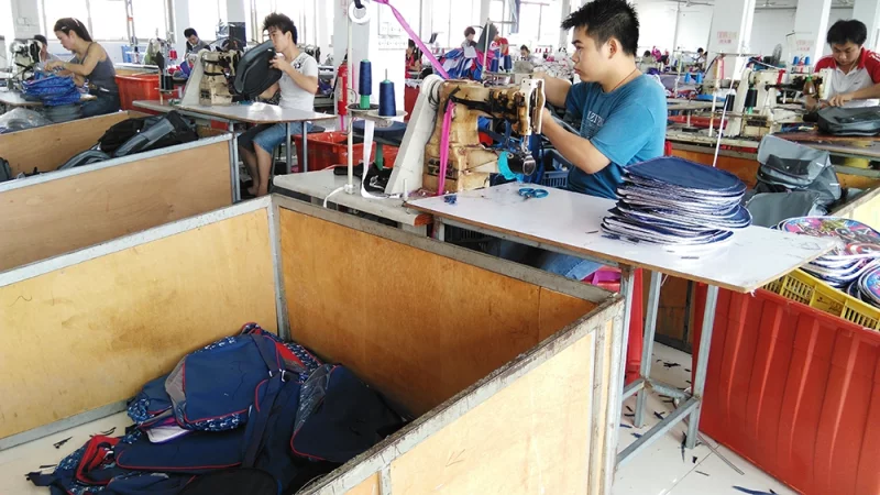 Los beneficios de asociarse con proveedores de mochilas chinos